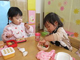 ぱくぱくもぐもぐ・・・。