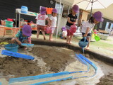 暑い日は水遊び