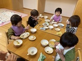 もぐもぐ・・・・。
