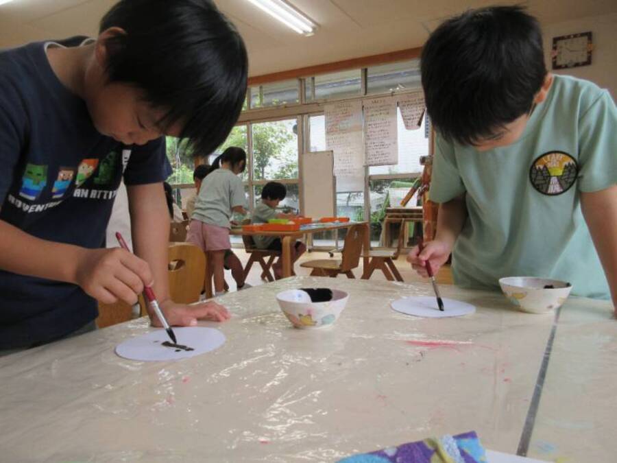 今年の運動会のテーマは「にっぽんいち!がんばるうんどうかい」です。ばら組の子どもたちがみんなで話し合い、考えました。そしてみんなでポスターも描きました。このテーマのように日本一めざしてみんなでがんばる運動会にしましょう。