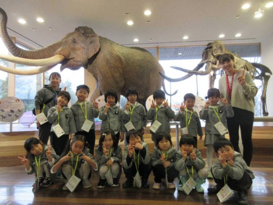 遠足に行く前から遠足のしおりをたくさんの先生に見せてとっても楽しみにしていた卒園遠足。富山市まで長い道のりでしたが、その大変さを感じないほど充実した1日を過ごすことが出来ました。お友だちや先生と楽しい思い出を作ることが出来ました。